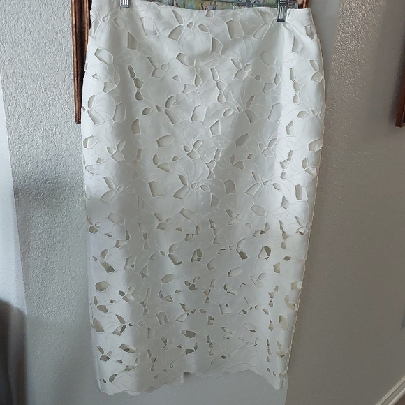 Elegant White Lace Midi Skirt - Picture 9 of 11